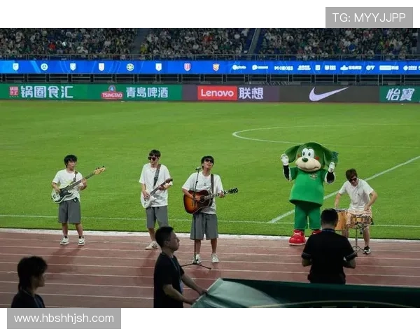 与足球明星的合影记录下的瞬间与梦想的交汇之旅