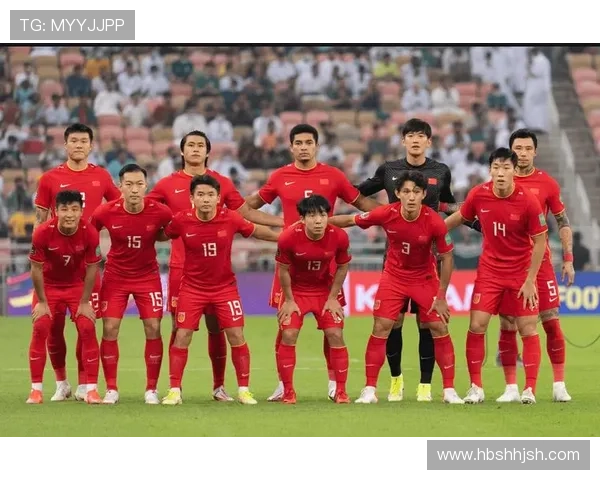 亚洲足球明星齐聚一堂激烈对抗展现精彩比赛瞬间