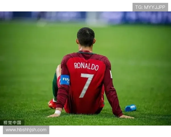 全屏足球明星背影壁纸尽显运动魅力与个性风采的视觉盛宴