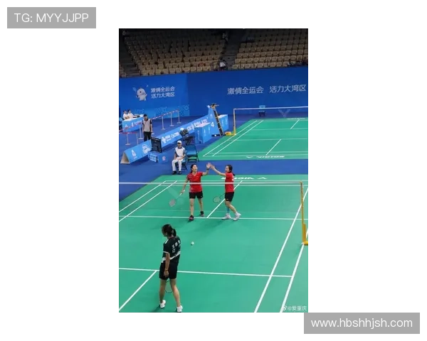 重庆羽毛球队在城市联赛中的灵活性表现引发热议与关注 重庆羽毛球队在城市联赛中的灵活性表现引发热议与关注